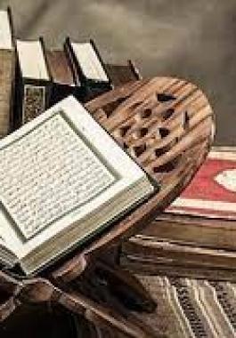 بالفيديو | ما حكم قراءة القرآن دون وضوء؟