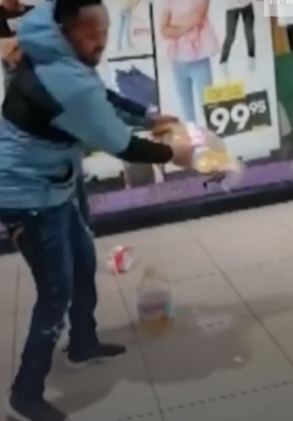 أصحاب المحال التجارية بجنوب أفريقيا يستعينون بـ الزيت لحماية محالهم