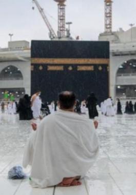 صواعق رعدية وأمطار غزيرة بالحرم المكي
