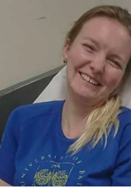 بريطانية تتعرض لنوبة أثناء قيادة السيارة وينقذها تطبيق الهاتف