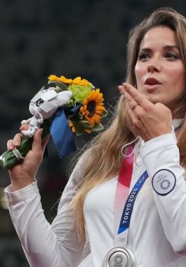 بولندية تبيع ميداليتها الأولمبية لإجراء جراحة لطفل رضيع