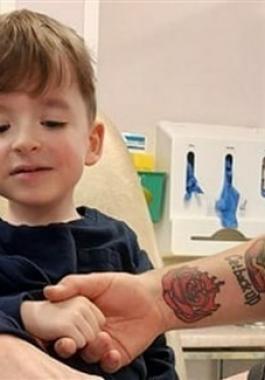 طفل بريطاني مهدد بكسر ضلوعه وعظامه عند العطس