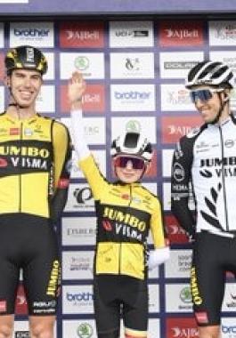 طفل يقتحم سباق دراجات للمحترفين ببريطانيا وينافسهم