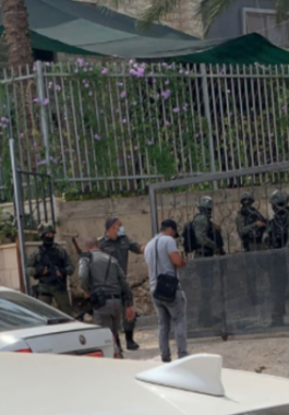 الشرطة الإسرائيلية تدّعي العثور على ملابس يشتبه أنها للأسرى الـ 6 بالناعورة.png