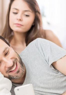 علامات تكشف خيانة الزوج لكِ