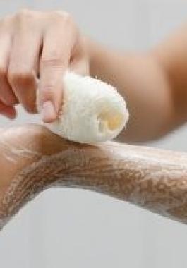 الطريقة الصحيحة لعمل سكراب الجسم