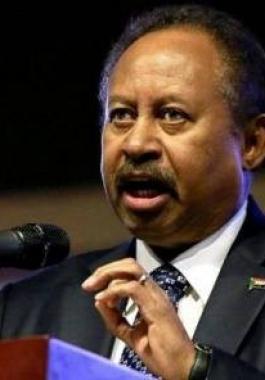 من مقر إقامته الجبرية.. حمدوك يطالب السودانيين بالتمسك بالسلمية