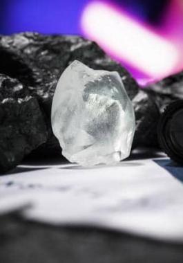 الامارات: بورصة دبي للماس تعلن بيع أغلى حجر ماس بتاريخها