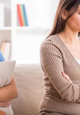 أسباب غيرة الام من ابنتها