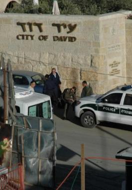 سلطات الاحتلال تصدر قرارًا إداريًا بحق أسيرين وتفرج عن آخر