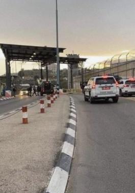 الاحتلال يغلق حاجز الجيب في القدس بعد ورود أنباء عن محاولة تنفيذ عملية طعن
