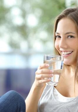 توزيع شرب الماء في اليوم لإنقاص الوزن