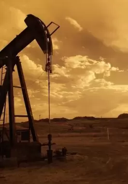 النفط.. يتراجع بسبب مخاوف من ارتفاع الإصابات بكوفيد-19