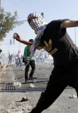 رشق الحجارة.