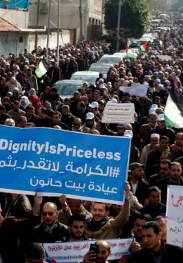 غضب أمام الأونروا