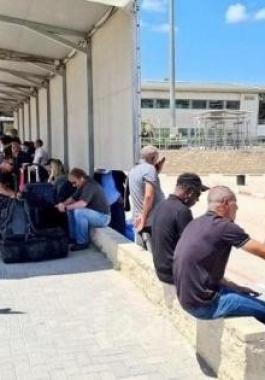 عمال غزة على حاجز إيرز