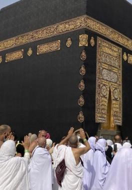 مركز الفلك الدولي يحدد موعد أول أيام عيد الأضحى في العديد من الدول