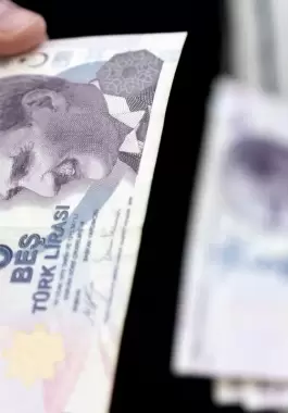 مخاوف التضخم تقود الليرة التركية نحو مستويات تاريخية متدنية