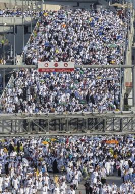 السديس يُقرر إعفاء مسؤولين لتقصيرهما بأداء مهامهما في ذروة توافد الحجاج للمسجد الحرام