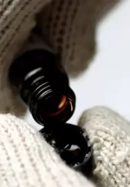 الدولار ومخاوف الركود يهويان بالنفط