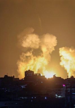 طائرات الاحتلال تستهدف 4 سيارات إسعاف شرق خانيونس 