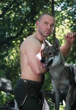 هل يمكن للإنسان أن يعيش مع الذئاب مثل ماوكلي؟