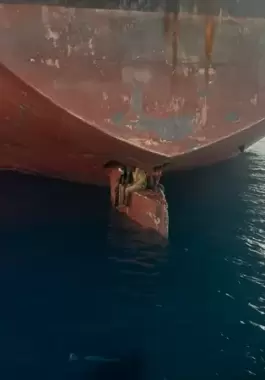بطريقة أغرب من الخيال.. وصلوا بحرا إلى إسبانيا