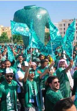 بالصور: مسيرة للجمهور السعودي قبل المباراة مع بولندا في كأس العالم بالدوحة