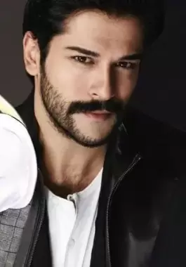 خليل إبراهيم جيهان يتفوق على بوراك أوزجفيت في 100 أجمل وجه.. وهاندا وكرم في القائمة