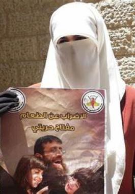 زوجة الاسير خضر عدنان