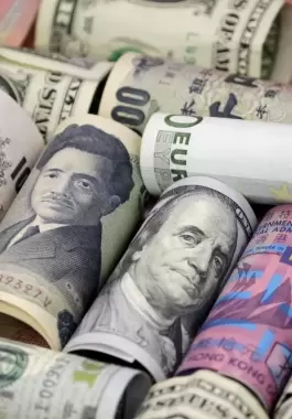 الدولار يقفز بفضل زيادة أكبر من المتوقع للوظائف في أميركا