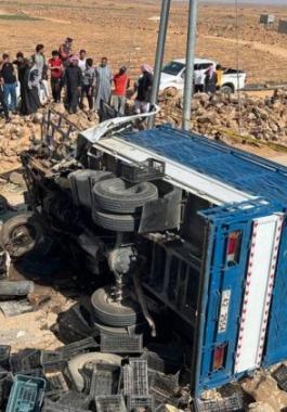 وفاة 8 أشخاص وإصابة 13 آخرين في حادث سير في محافظة المفرق بالأردن.jpeg