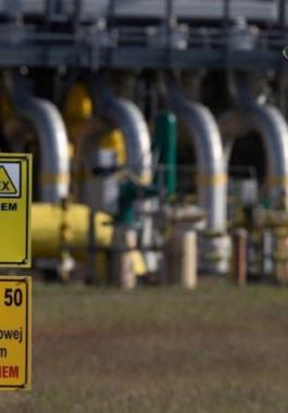 بولندا ترصد تسربا في خط أنابيب ينقل النفط من روسيا لأوروبا