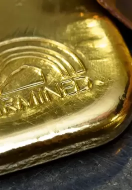 الذهب يتراجع للأسبوع الثالث على التوالي مع ارتفاع الدولار