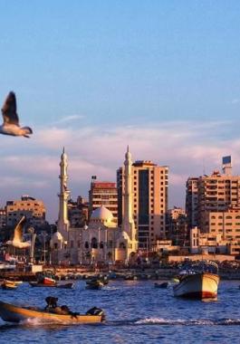 وفد كبير من رجال وسيدات الأعمال في الضفة يزور قطاع غزة