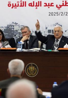 الرئيس خلال اجتماع الثوري.JPG-80f1da25-951a-4cb1-9900-5bfa62d67e39.jpeg