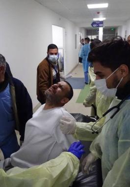 أسرى يصلون إلى المستشفى الأوروبي غزة