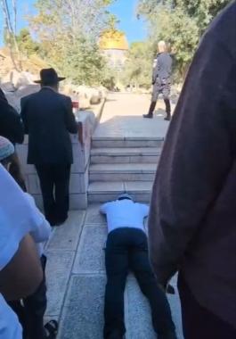 اقتحام أعضاء من 