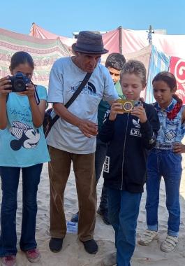 بالفيديو.. تقرير: أطفال وفنانون في غزة رسموا الواقع بعدساتهم واحساسهم وأخرجوه بإمكانيات بسيطة 