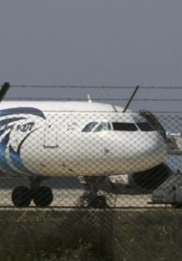 2016-03-29T074717Z_350835504_LR1EC3T0LMI7Y_RTRMADP_3_EGYPT-AIRPLANE-HIJACKING-661x328