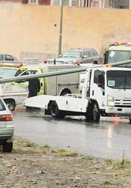 إنهيار عامود كهرباء في السعودية نتيجة حادث مرور