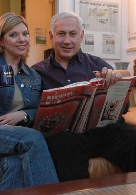 Likud-party-leader-Benjamin-Netanyahu-poses-with-his-wife-Sarah-in-their-Jerusalem-home