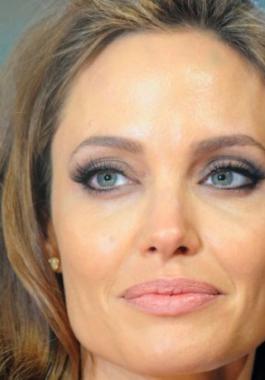 angelina-jolie-bafta-awards-2013-stunning-makeup-main-980x498