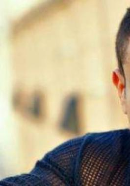 عمرو دياب ينشر فيديو على صفحته بلغت مشاهدته 3 ملايين في يوم.. شاهد ما جاء فيه