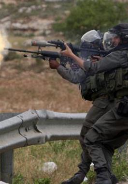 الاحتلال يطلق النار صوب شبان اقتربوا من مستوطنة 