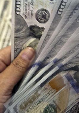 الدولار يحافظ على منحى الصعود