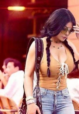 بالفيديو : ماذا حصل مع هيفا وهبي في المطار؟!