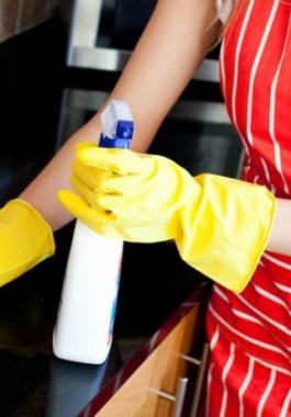 Housework-woman-cleaning-kitchen-980x498