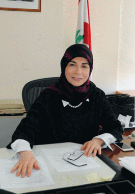 وزيرة شؤون التنمية الادارية اللبنانية عناية عز الدين.gif