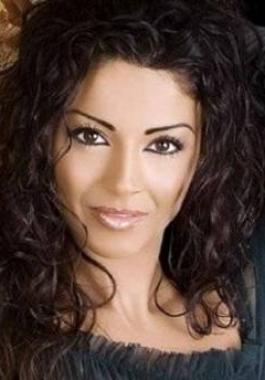 بعد اعتزالها لشهور.. اليكم مفاجأة دوللي شاهين!